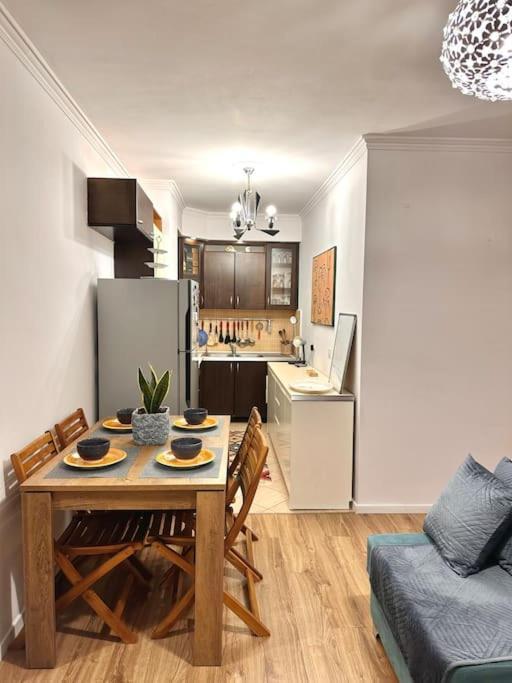 Ferienwohnung Family Living Tirana Exterior foto